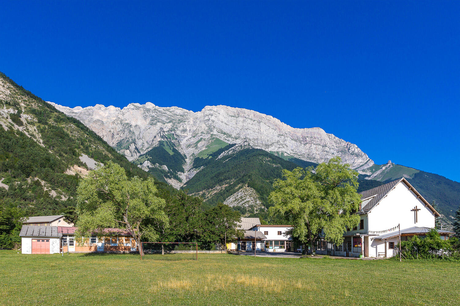 Centre de vacances La Sainte Famille au Glaizil — vue extérieure