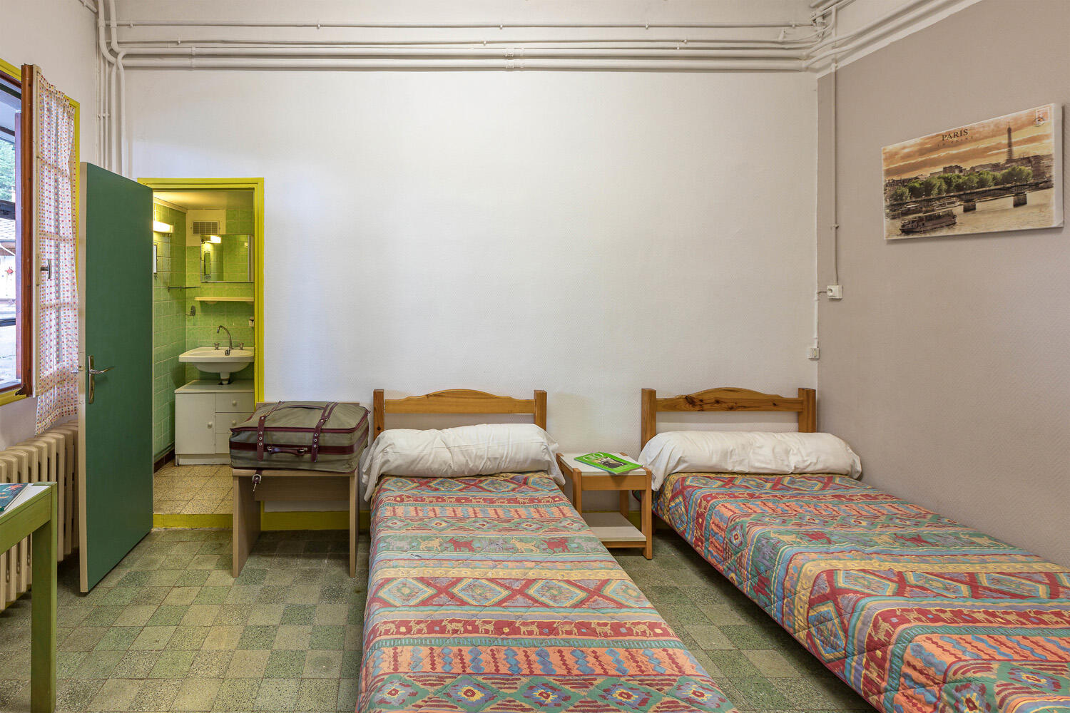 La Sainte Famille — bâtiment et montagne